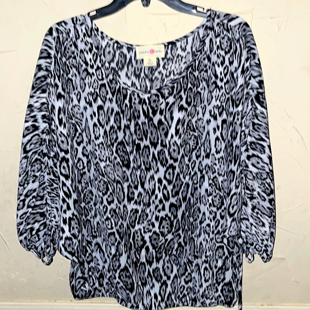 Gray and black leopard print XL